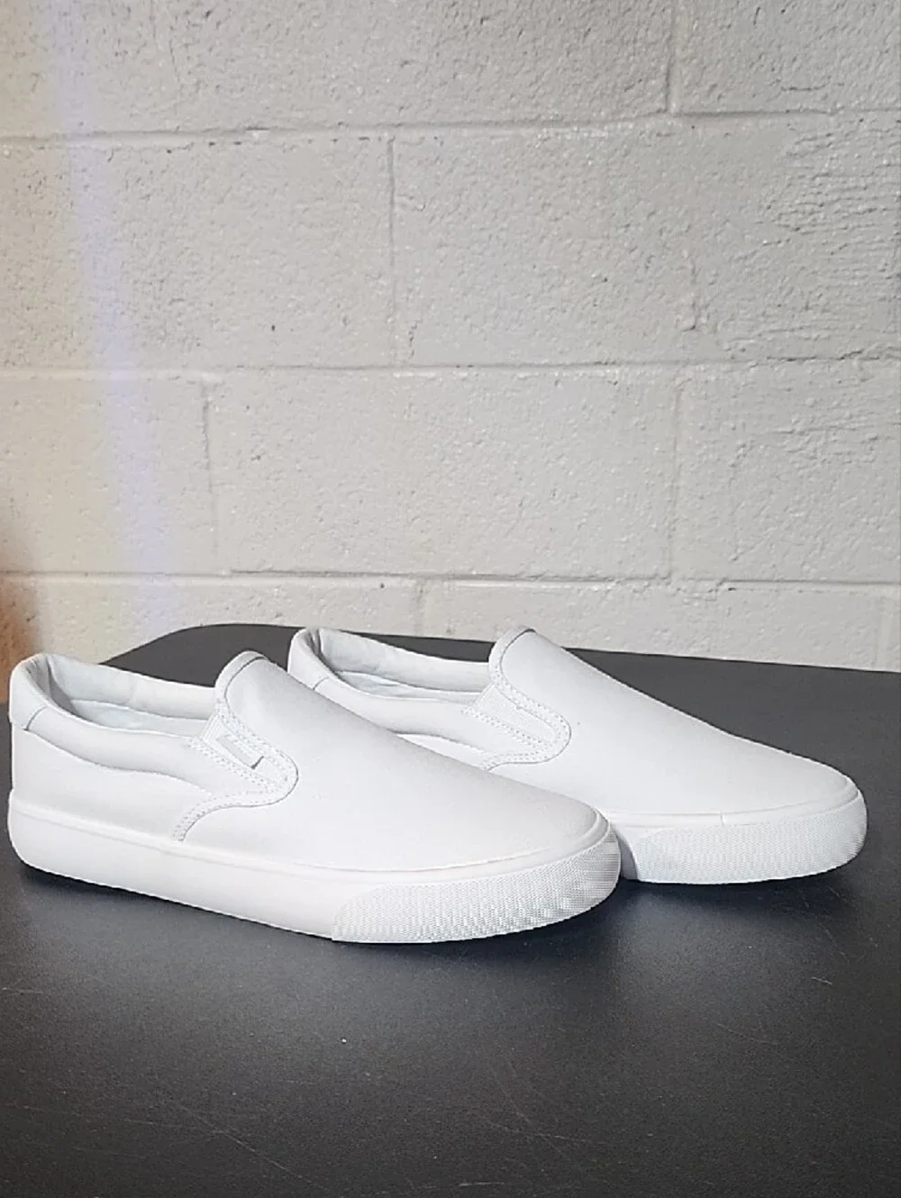 Lugz clean white
